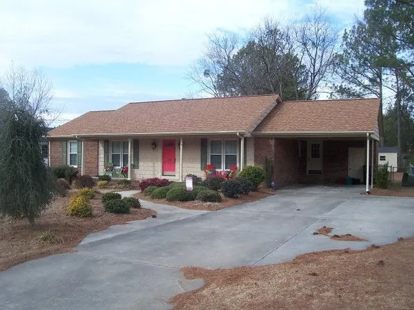 140 Crest Dr, Mount Olive, NC 28365