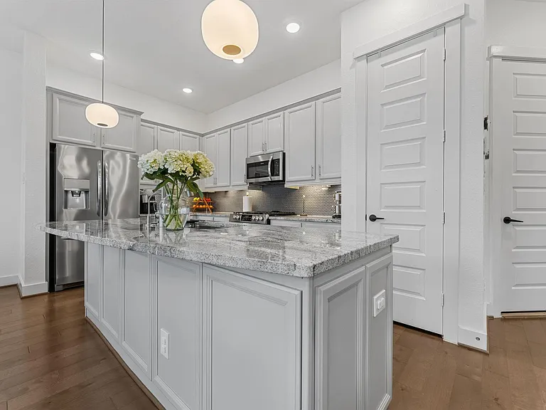 10930 Brambling Wood Dr — Photo 12