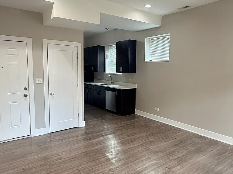 4834 S King Dr #3 — Photo 3