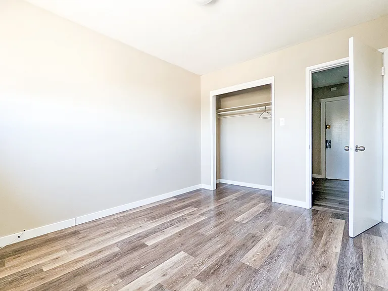 1601 Queensway — Photo 9