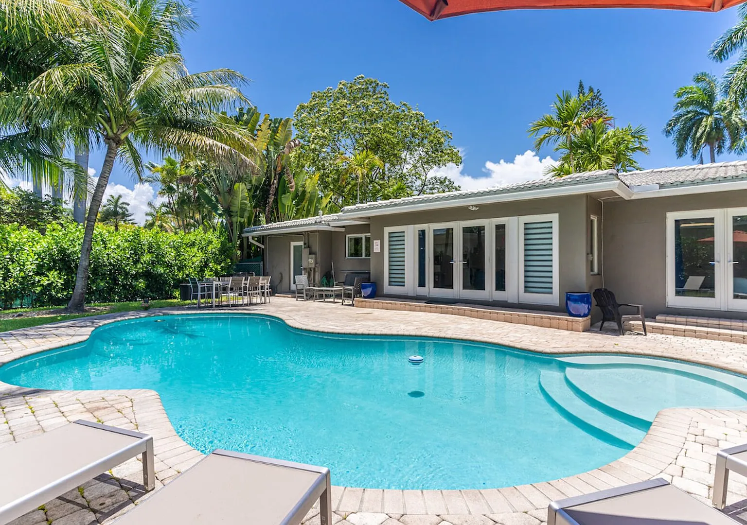 Heated Pool 3BR Home 4 Min to Hollywood Beach — Photo 1