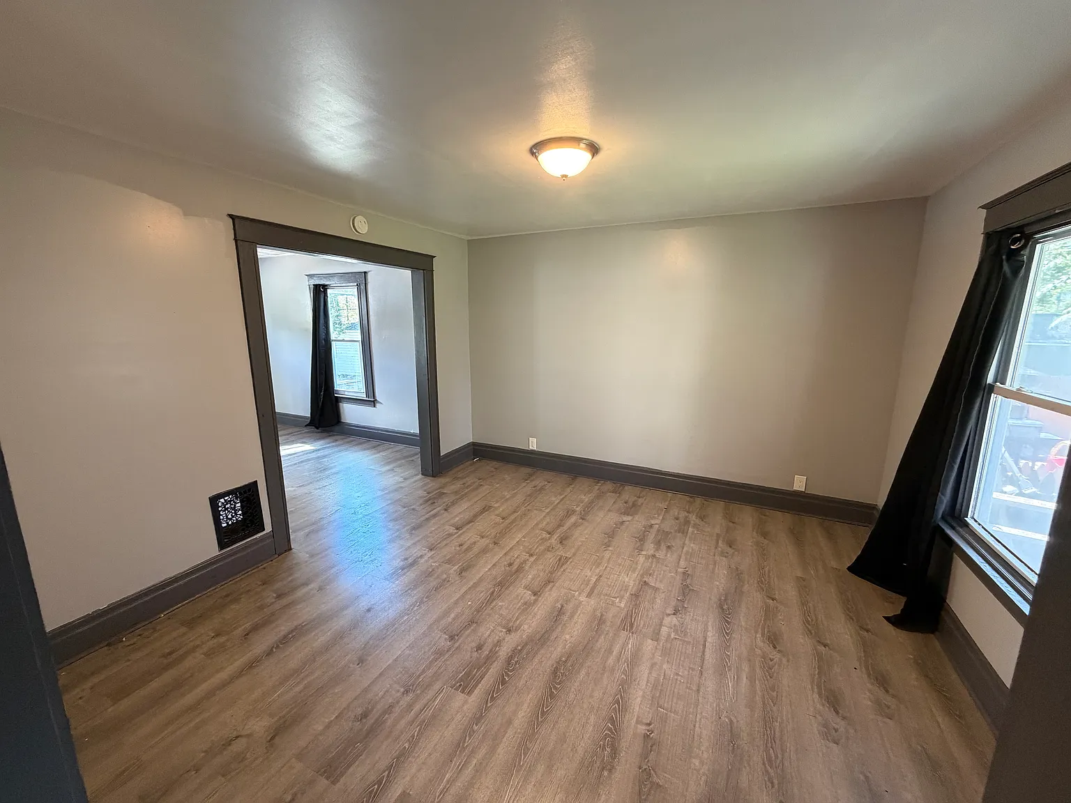 3 bed, $1,400 — Photo 1