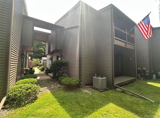 508 W Rockwell St, Fenton, MI 48430