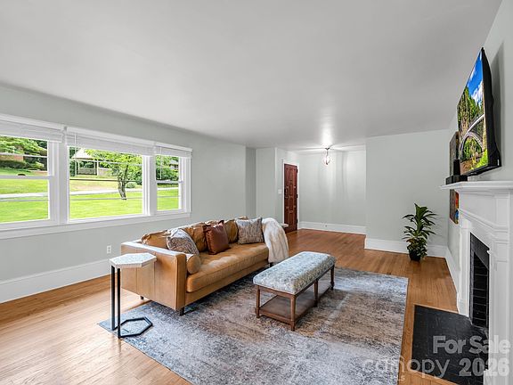 4th image of 155 Fernwood Cir