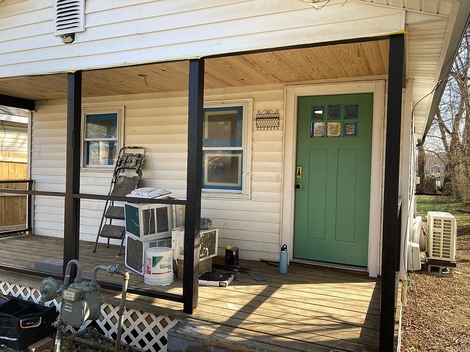 1st image of 623 E McClinton St