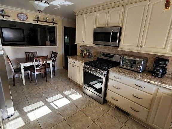 3rd image of 2102 Highland Ave