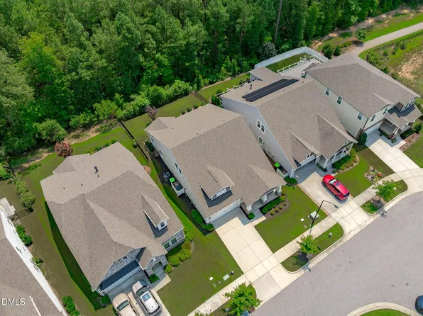 529 Oaks End Dr, Holly Springs, NC 27540