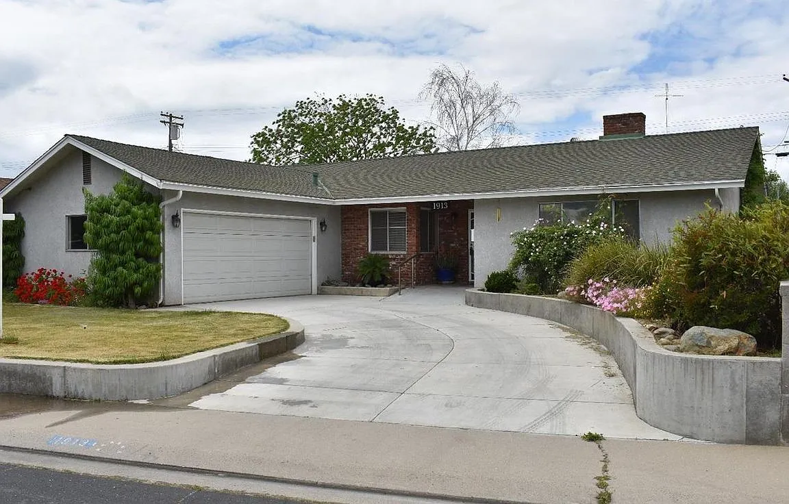 1913 5th St photo 1