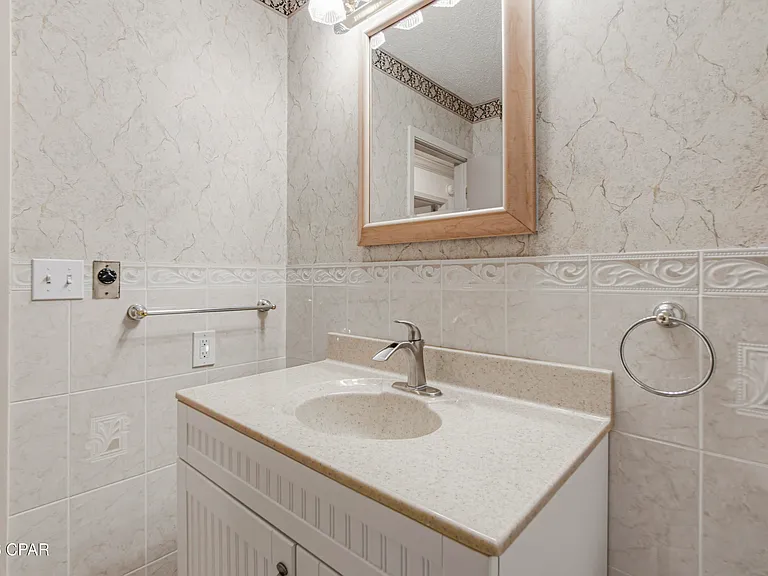 139 Manistee Dr — Photo 17