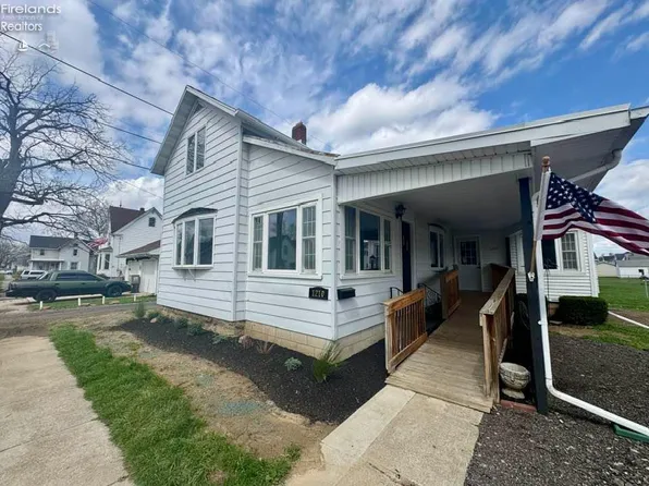 1210 Hazel St, Fremont, OH 43420