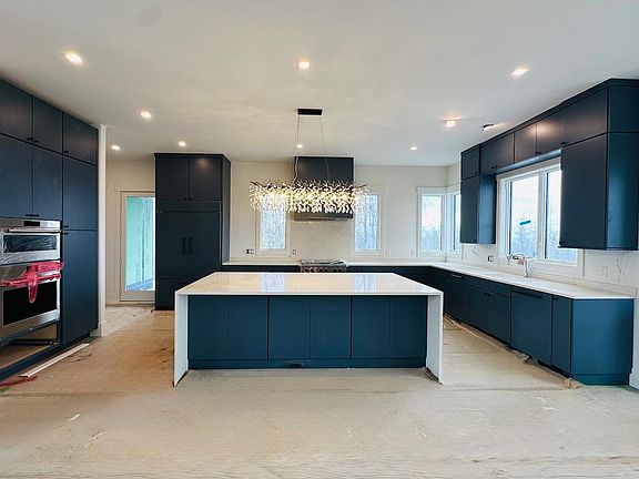 2nd image of 4712 Sunset View Ln