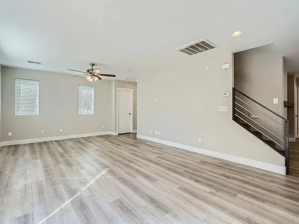 8264 Wildwood Glen Dr, Las Vegas, NV 89131