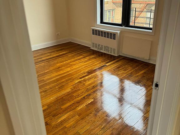 3rd image of 6712 Yellowstone Blvd Ste 1