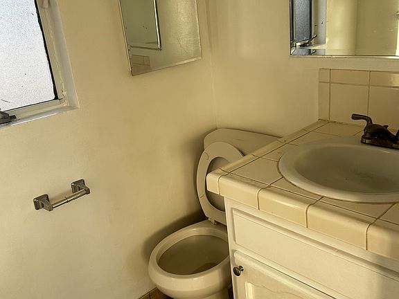 4th image of 15741 Blaine Ave APT 1