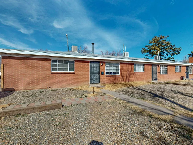 1033 Louisiana Blvd SE — Photo 5
