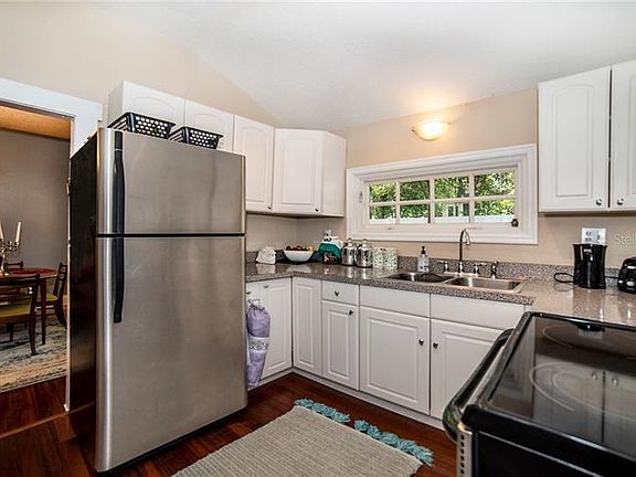 4th image of 33 Hamilton Heath Dr