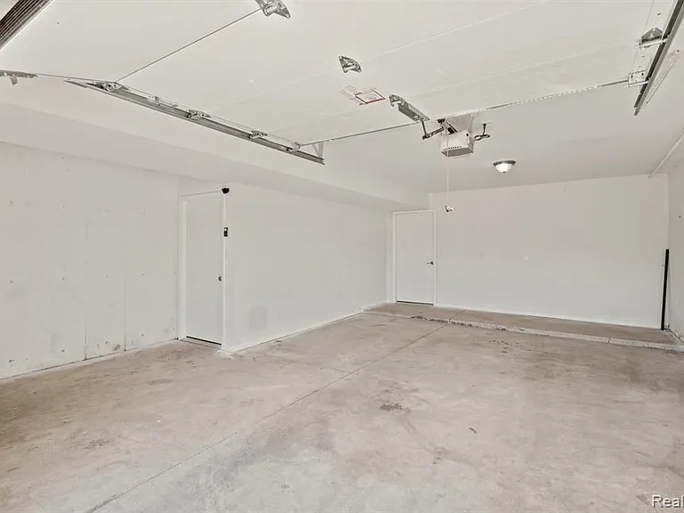 3227 Lohr Rd — Photo 23