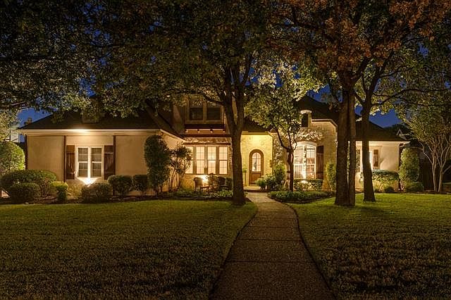 1st image of 310 Oaklawn Dr