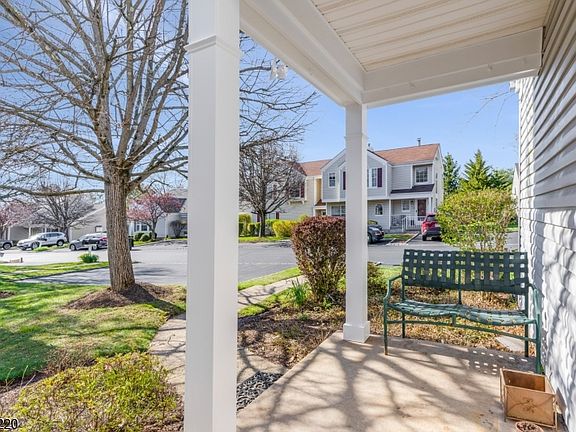 4th image of 412 Cardinal Ln