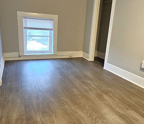 5th image of 155 Malletts Bay Ave #E