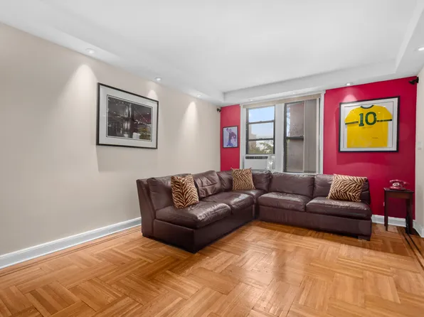 657 East 26th Street image 4 of 7