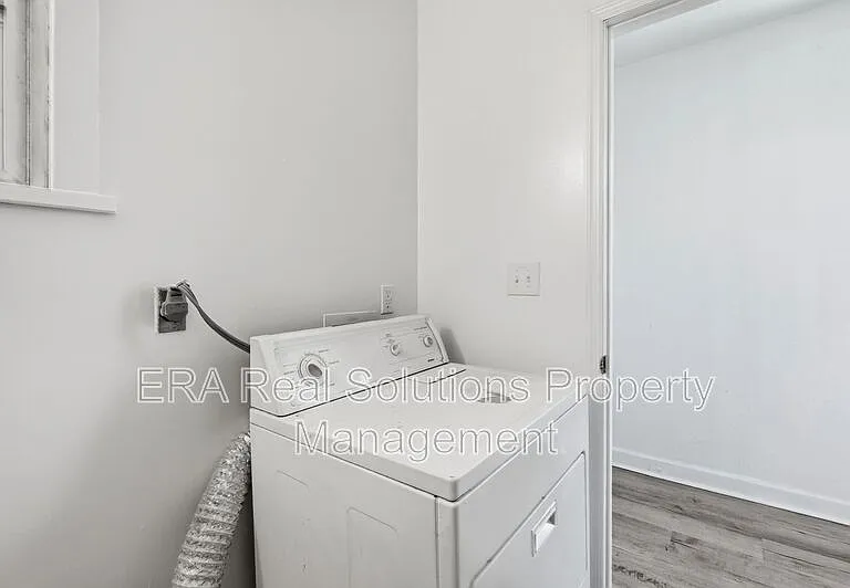 150 S Cypress Ave — Photo 23