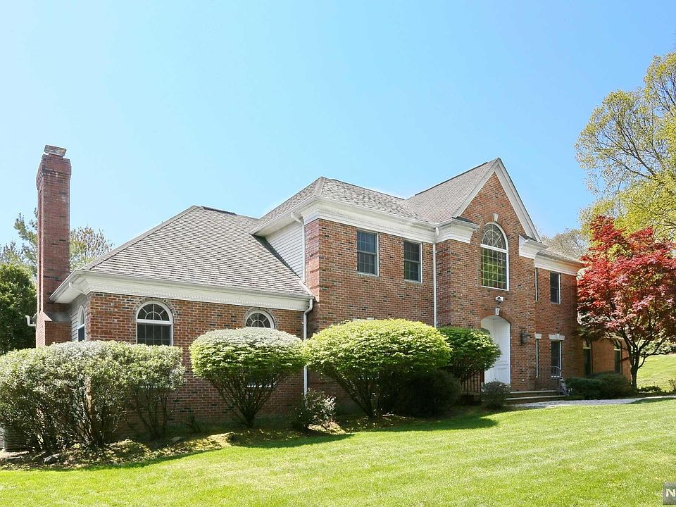 1st image of 9 Blueberry Dr