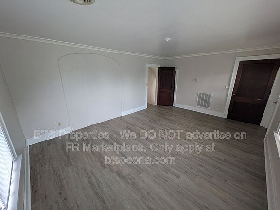 4th image of 1532 W Barker Ave