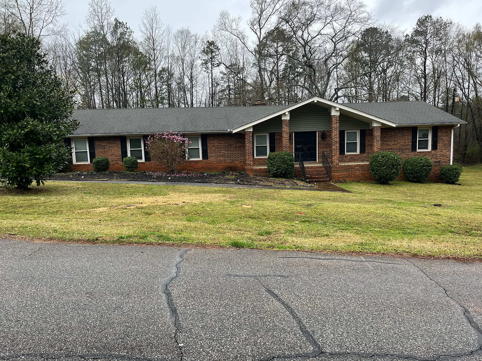 3 bed, 1300 sqft, $1,850 — Photo 2