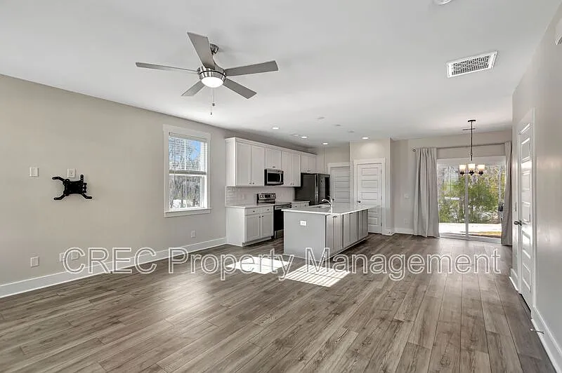 Building Photo - 7811 Park Gate Dr