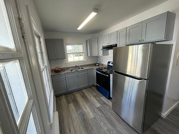 2nd image of 1525 Summit Ave #1