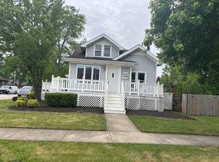 3673 Randolph St, Lansing, IL 60438