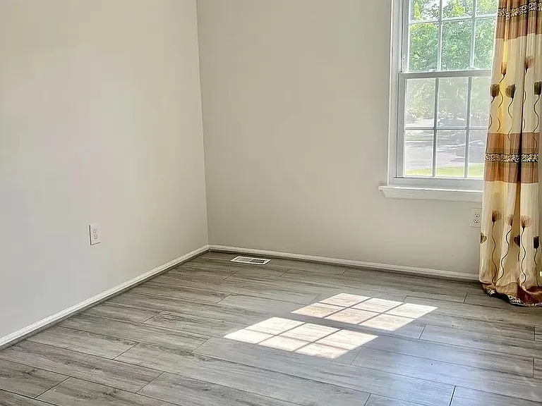 2918 Madeira Ct — Photo 12