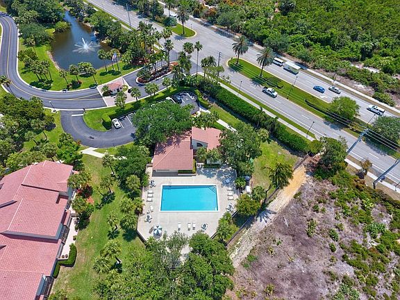 3rd image of 203 Sea Oats Dr APT G