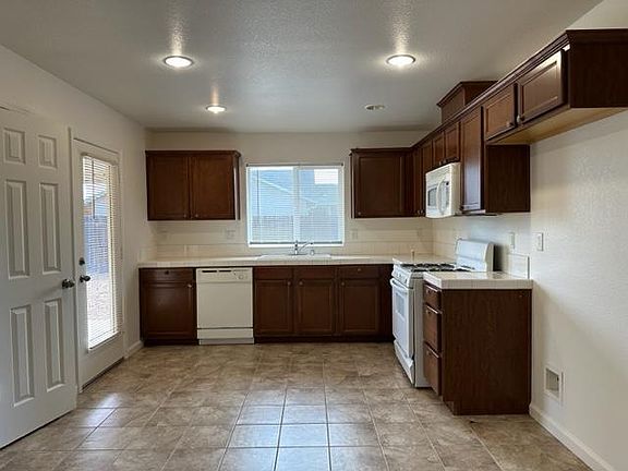 3rd image of 5573 E Belgravia Ave