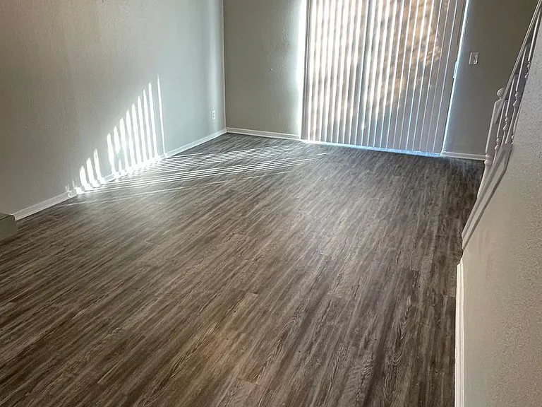 702 W Collins St — Photo 5