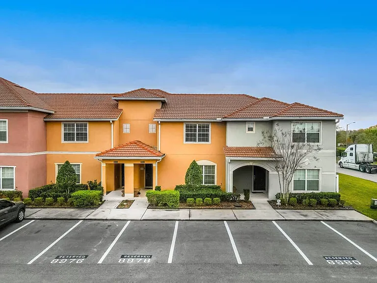 Majesty Palm Rd — Photo 32