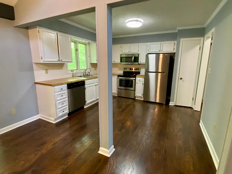 3827 Cavalier Dr — Photo 10