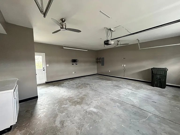 4901 Warwick Rd E — Photo 31