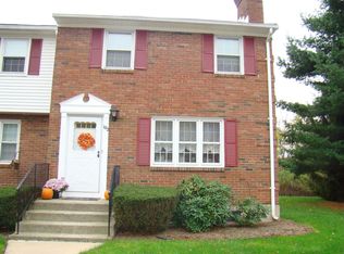 102 Brandywine Ln, Suffield, CT 06078