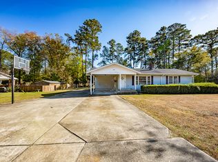1009 Park Dr, Trent Woods, NC 28562