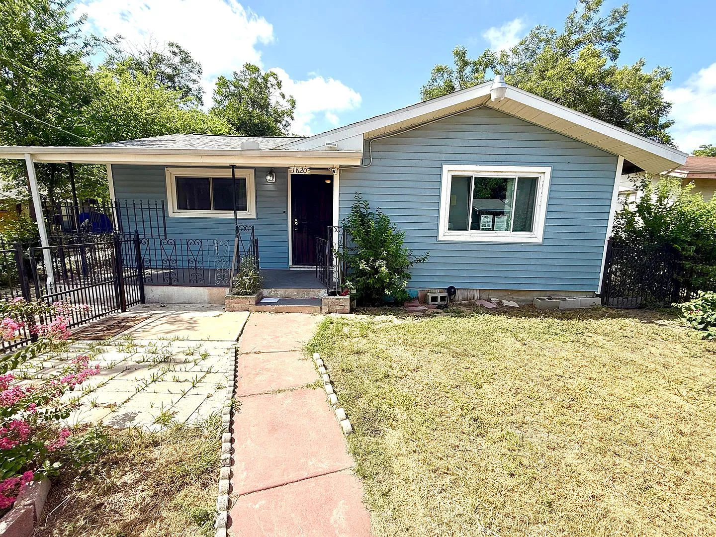 Charming 2-Bedroom Home with Flex Room & Gated Entry — Photo 2