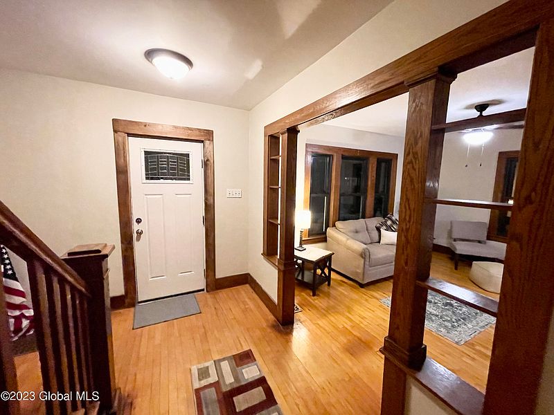 3rd image of 31 Lexington Avenue