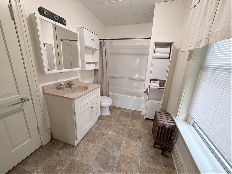 336 W 9th St #2R — Photo 6