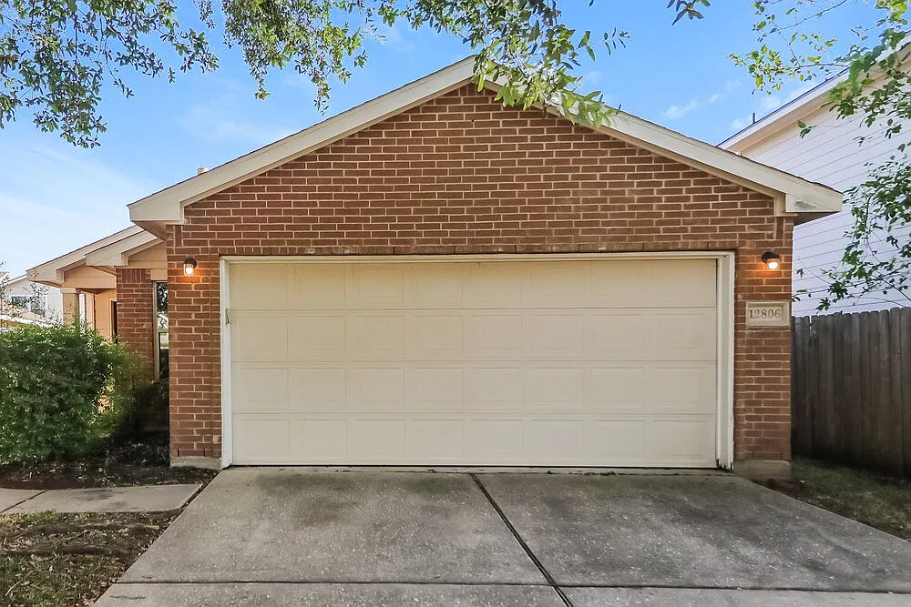 3 bed, 2.0 bath, 1525 sqft, $1,825 — Photo 1