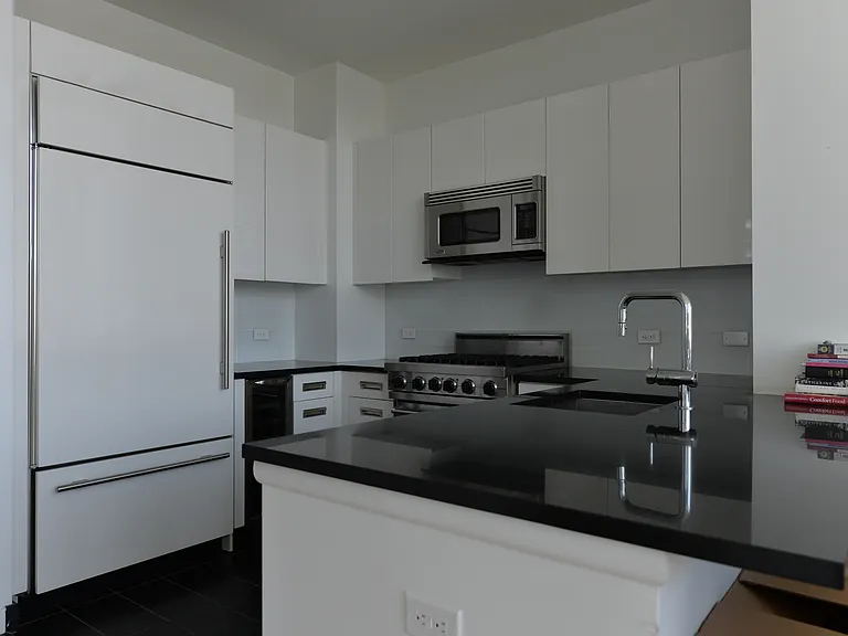46-30 Center Blvd #1704 — Photo 5
