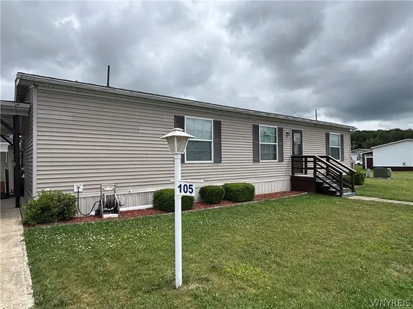 105 Summerview Dr, Arcade, NY 14009