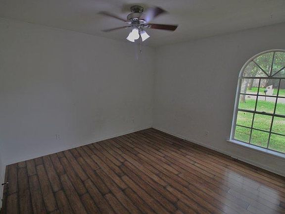 4th image of 2720 Jennifer Cir