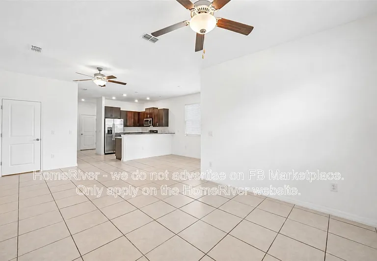 14302 Editors Note St — Photo 3