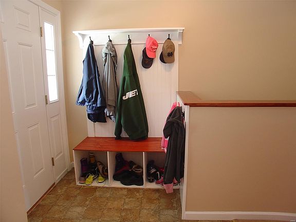 This is the entry foyer. You can see the built in that my sellers installed to store their outerwear and shoes.